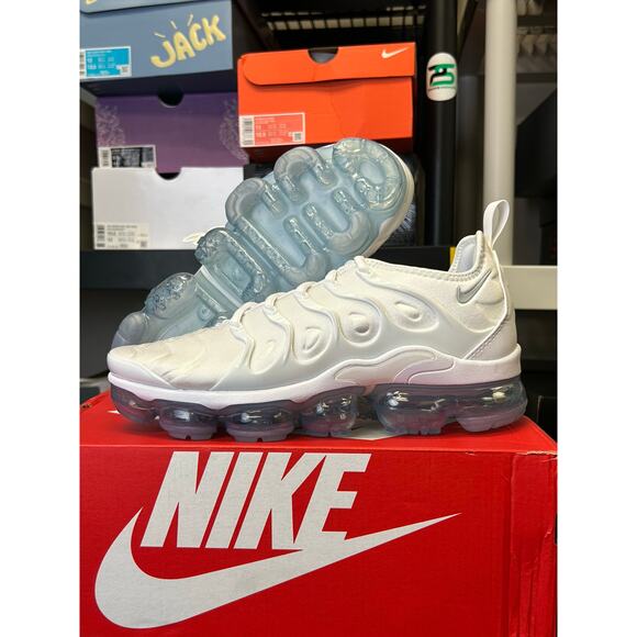 Nike Air Vapormax Plus / Size 8 /$210 Retail!! /Brand New